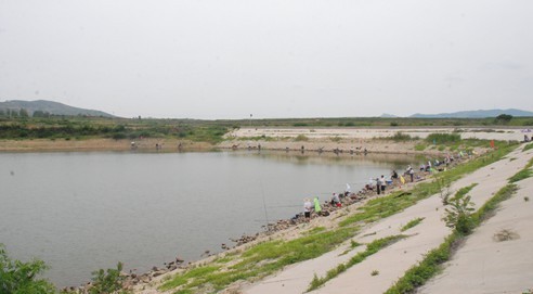 由烟台市老年体协主办、海阳市老年体协承办的烟台市老年人钓鱼邀请赛,今天上午在辛安镇茂梓集水库举行。