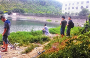 布吉三联水库多见垂钓者 却看不到管理员人影