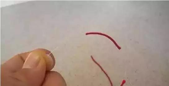 将两截杆稍绳穿在主线上