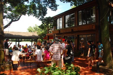 2016慈善帆船赛是上海国际游艇展联手上海国际休闲展共同举办的展前预热项目 2016慈善帆船赛