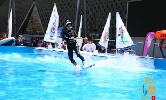 2016上海国际休闲展 尾波女皇陈莉莉表演滑水