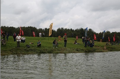 郭敏总领事参加第四届“福瑞威·利优比”杯垂钓大赛