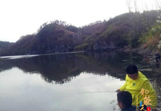 看看高手如何解释深秋初冬季节选择这些水域垂钓才能有收获?
