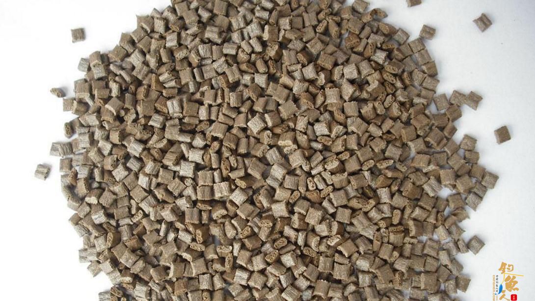 在黑坑钓鱼，如果饵料的雾化和味道没有做到位，鱼口全闭也有可能