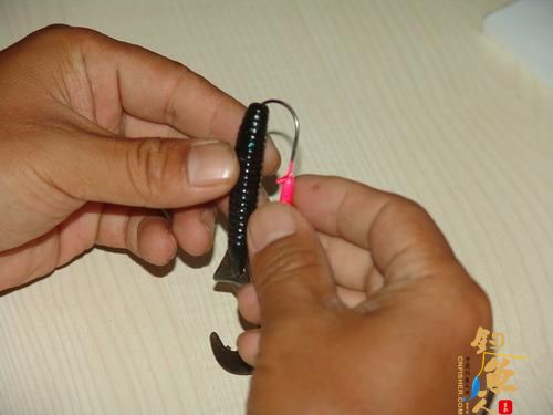 路亚卷尾蛆配铅头钩的组装方法详解