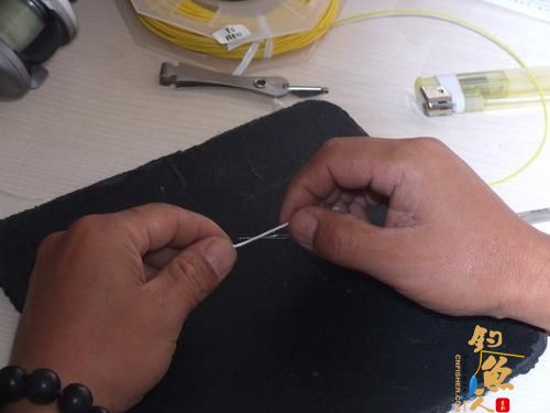 图示飞蝇主线安装连接线圈的方法详解