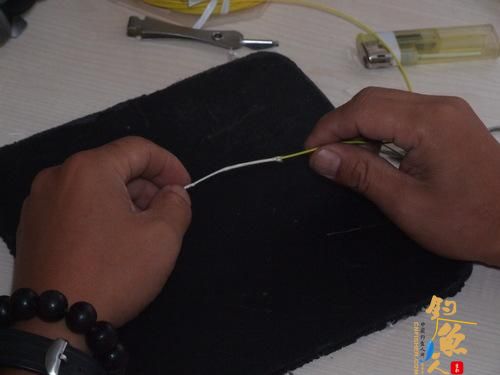 图示飞蝇主线安装连接线圈的方法详解