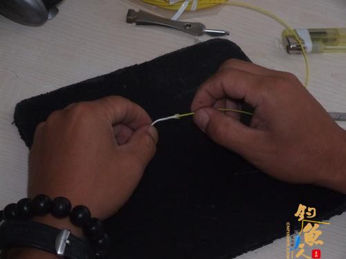 图示飞蝇主线安装连接线圈的方法详解