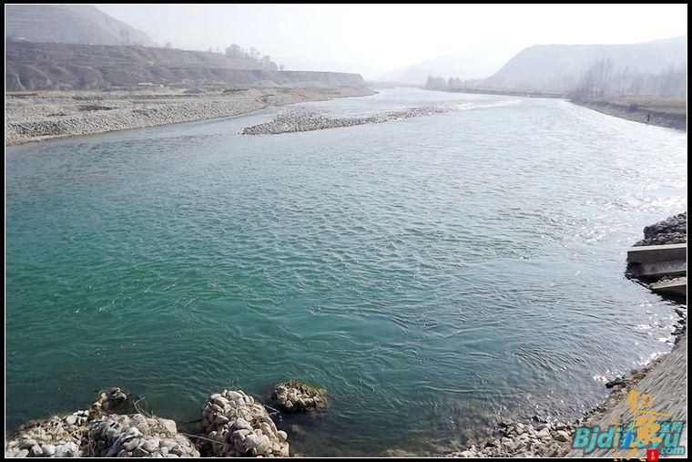 路亚新手洮河路获野生大虹鳟[西风烈野钓]