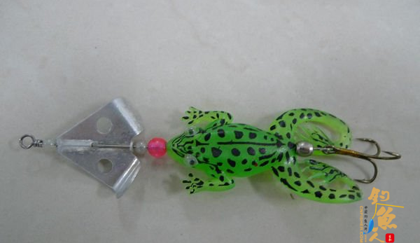 路亚多面手德州钓组擒大嘴鲈鱼技巧