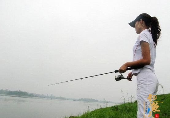 路亚的操作步骤以及抛投技巧