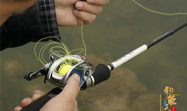 路亚技巧之解决水滴轮缠线炒粉的办法