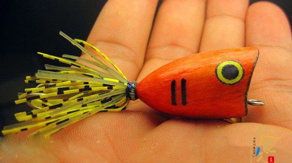 路亚diy小不点波趴拟饵的制作图解 502上好后再次打磨平整