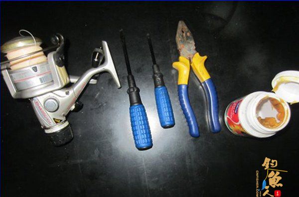 图解:路亚纺车渔轮的保养方法