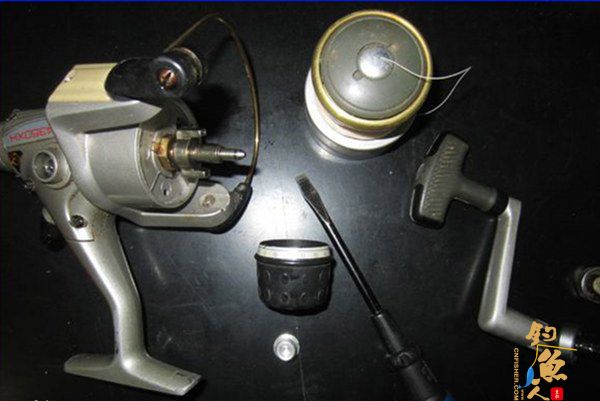 图解:路亚纺车渔轮的保养方法