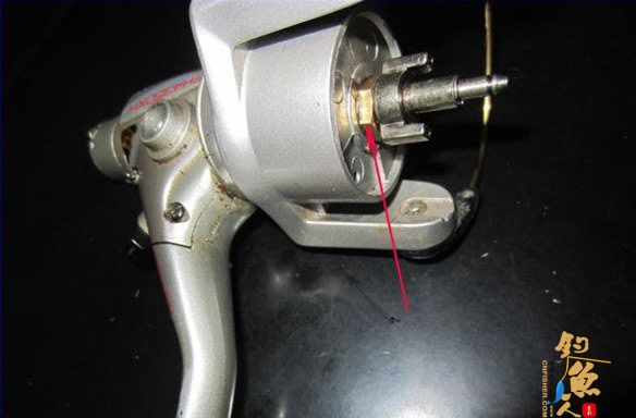 图解:路亚纺车渔轮的保养方法