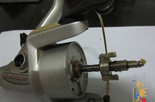 图解:路亚纺车渔轮的保养方法