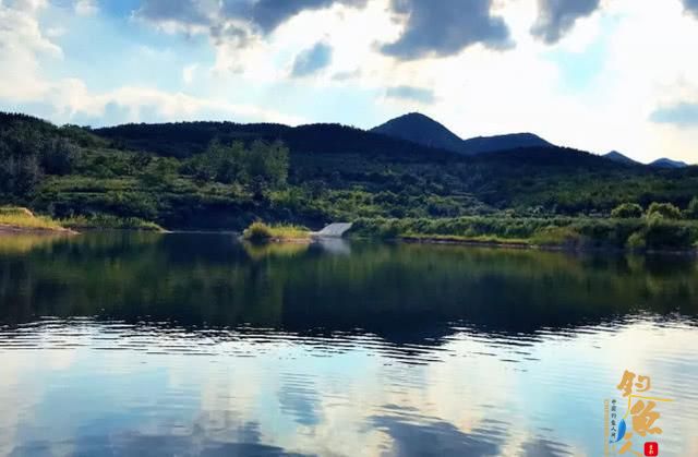 国外叫飞蝇我们叫毛钩，这钓鱼用具更像是一件艺术品