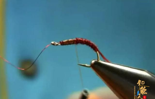 国外叫飞蝇我们叫毛钩，这钓鱼用具更像是一件艺术品