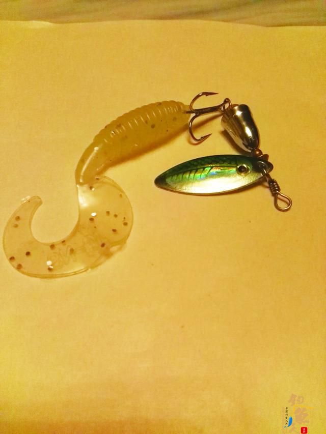 室外温度想要钓鲈鱼不简单,俩我常用的杀手锏