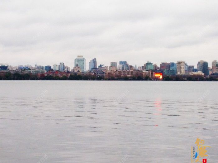 不同的作钓水域，是如何来前期找底与调钓，顺便给大家欣赏我拍的片片