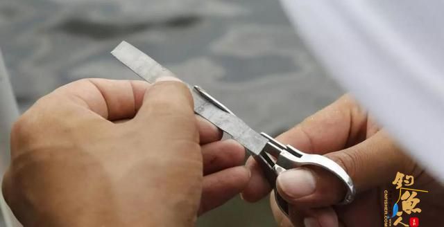 钓鱼时精准调出一钩触底一钩躺底的状态