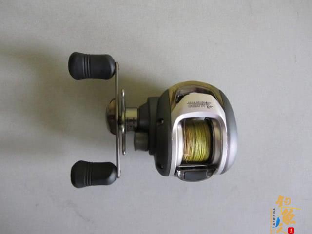 水滴轮的操控与纺车轮不同，虽然力道足，指向性好，但是初级路亚者操控适应期要更长