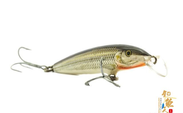 沉水米诺篇概述：如果在沉水米诺入水后不加限制，那么拟饵就会顺势沉入水底。但是当对拟饵进行一定的控制后，就会定在某个水层进行搜索，并且这种拟饵更适合垂钓陌生鱼情和活性好的鱼情