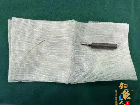 夜钓有风险!“老钓友”遭铅坠打入眼眶险失明