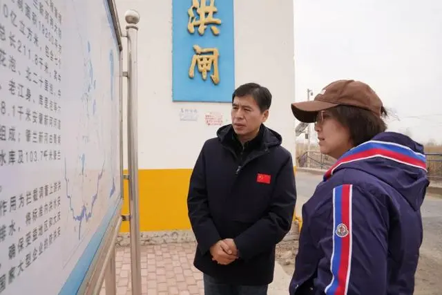 黑龙江生态环境厅厅长暗访:向钓鱼者了解渔获、交流水质变化