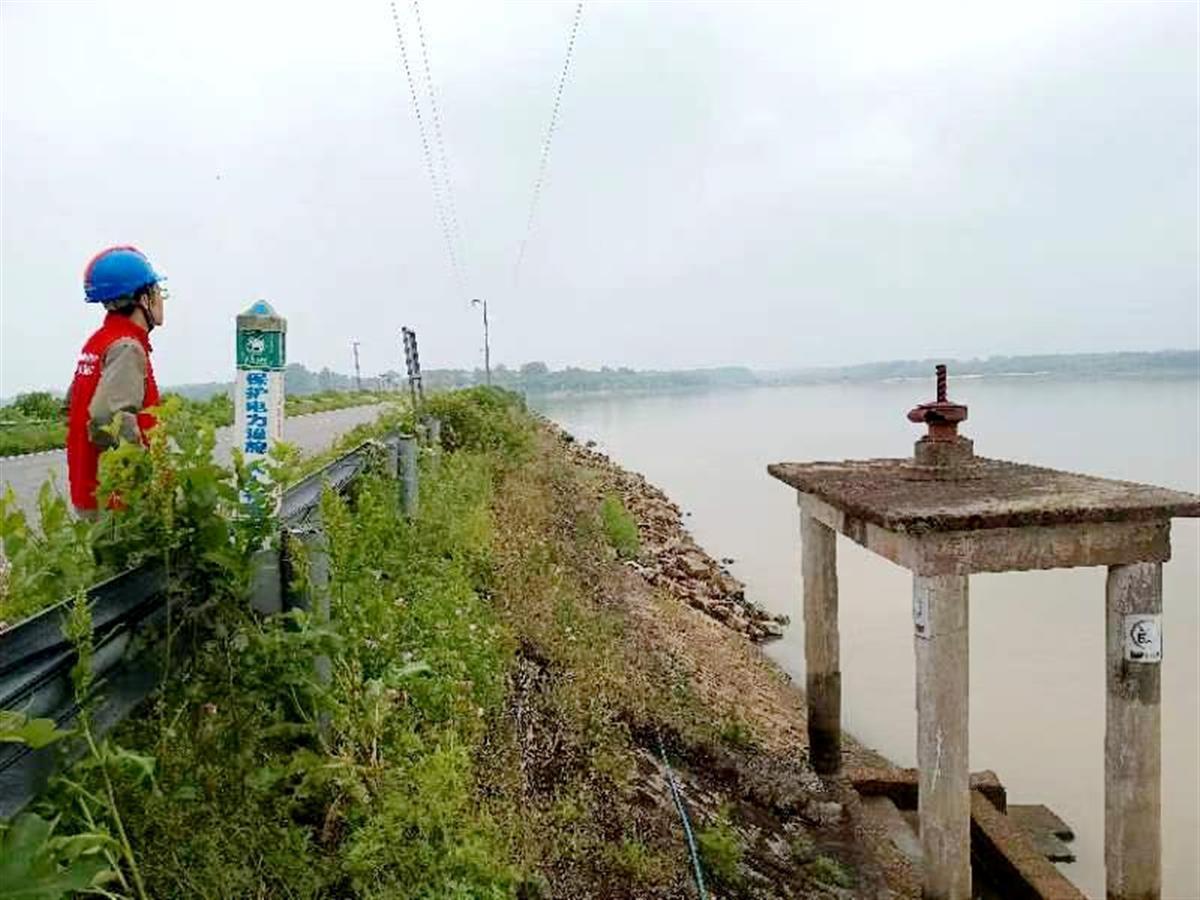 保障“五一”假期市民垂钓安全，鄂电红马甲拧紧线下钓鱼“安全阀”