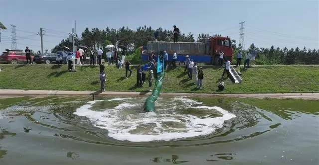 2024年第二届中国武汉垂钓挑战赛放鱼仪式在新洲区举行